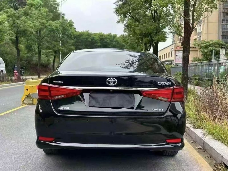 广州17年丰田皇冠9