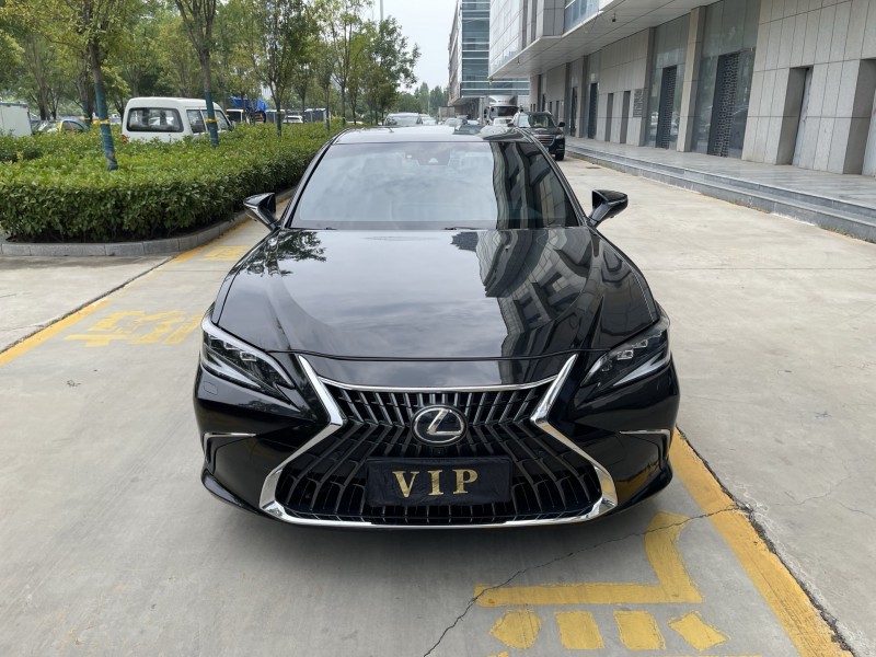 济宁22年雷克萨斯ES1