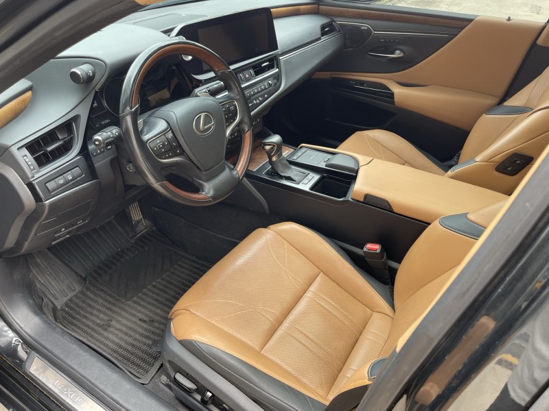 济宁22年雷克萨斯ES6