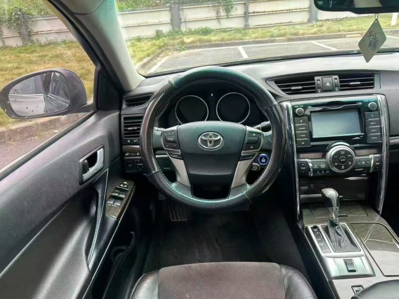 广州13年丰田锐志9