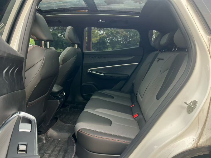 汕头23年吉利博越6