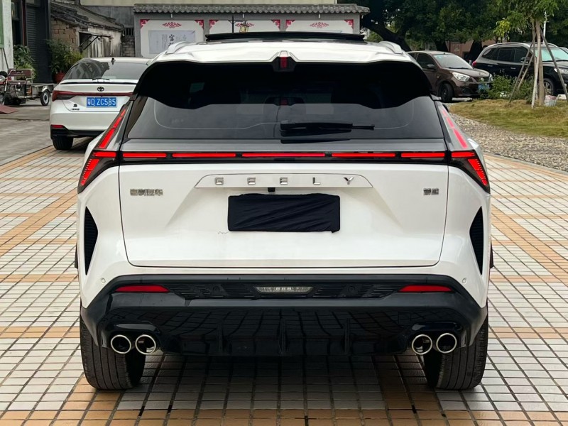 汕头23年吉利博越9