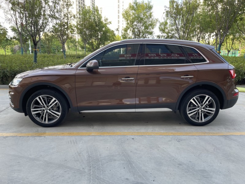 济宁19年奥迪Q57