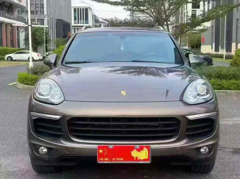 广州16年保时捷卡宴1