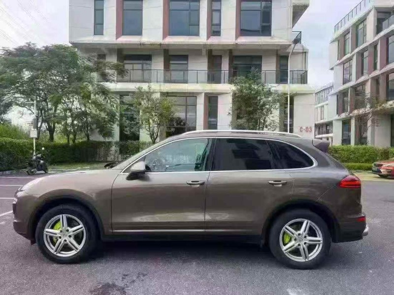 广州16年保时捷卡宴4