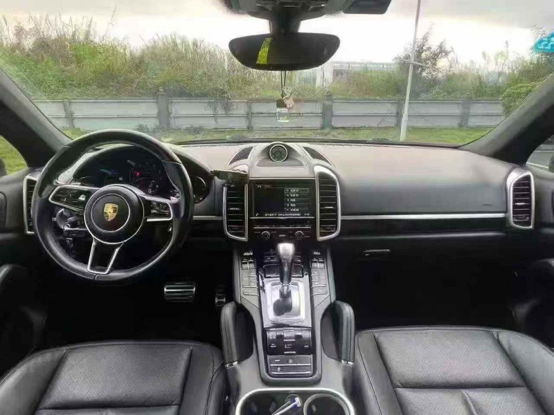 广州16年保时捷卡宴6