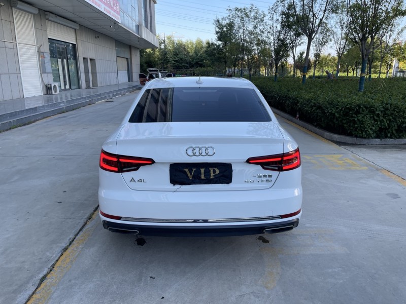 济宁19年奥迪A4L8
