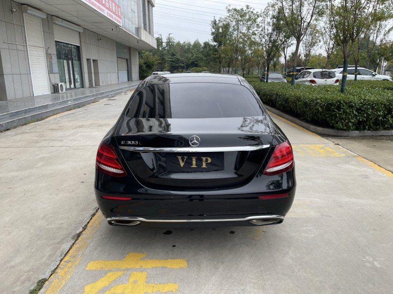 济宁19年奔驰E8