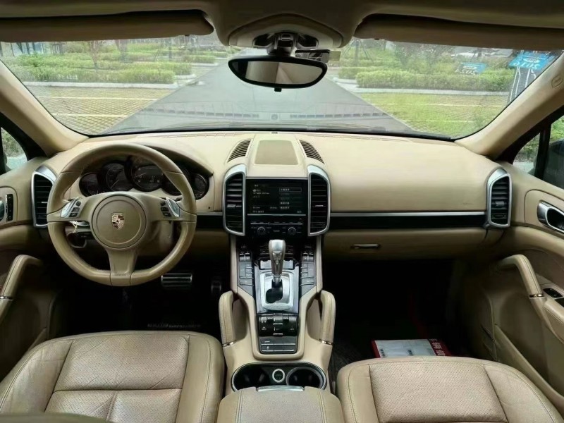 济宁14年保时捷卡宴5