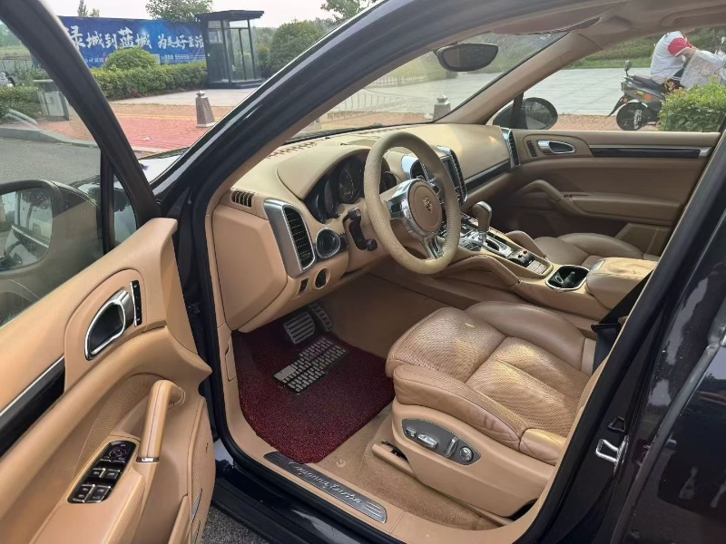 青岛11年保时捷卡宴3