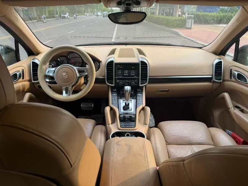 青岛11年保时捷卡宴6