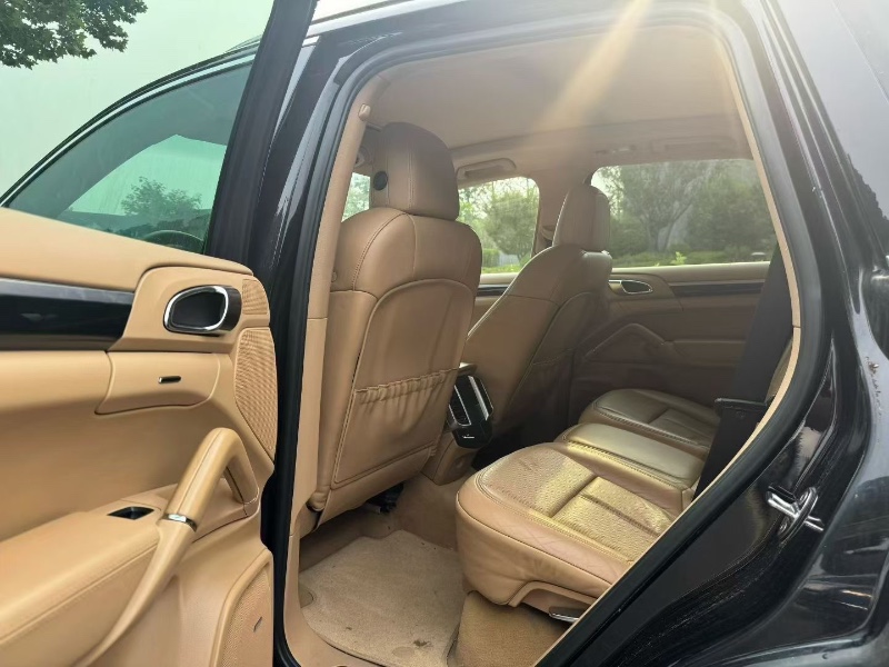 青岛11年保时捷卡宴7