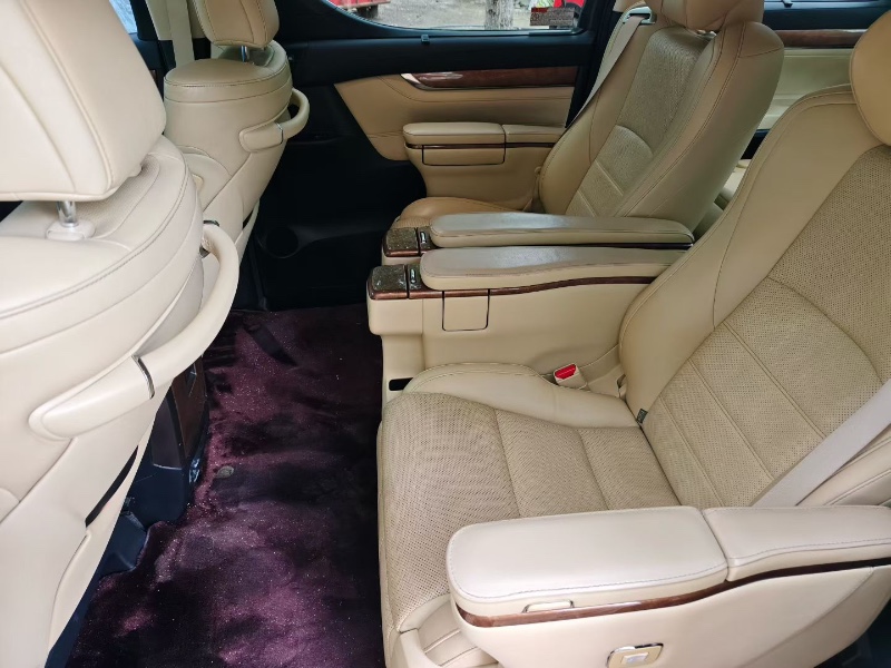 青岛17年丰田埃尔法5