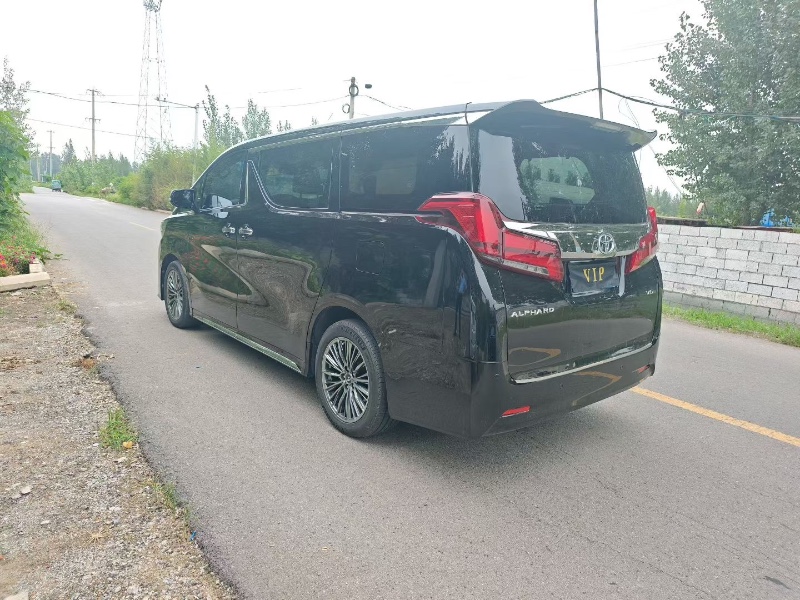 青岛17年丰田埃尔法8