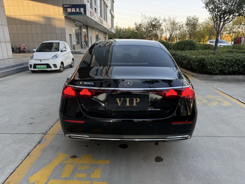 济宁24年奔驰E8