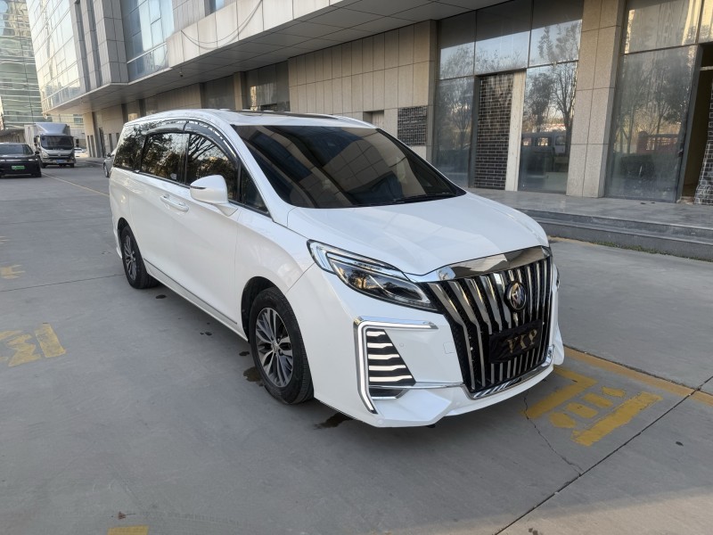 济宁17年别克GL84