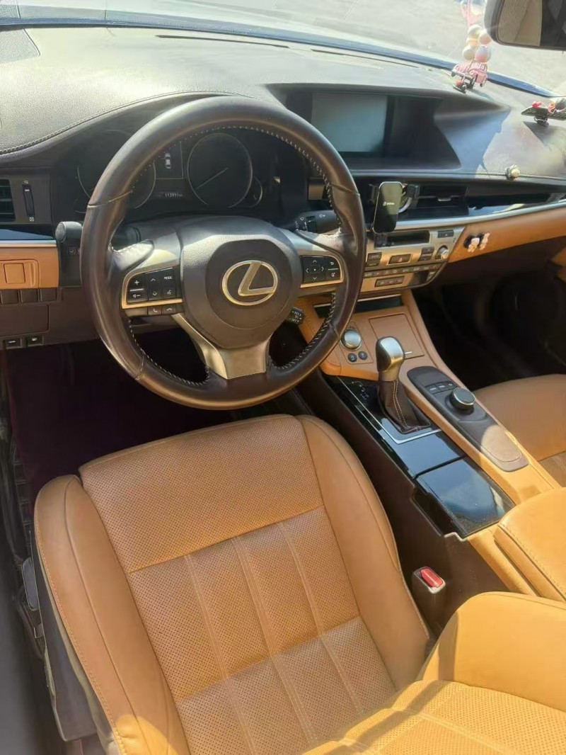 广州17年雷克萨斯ES5