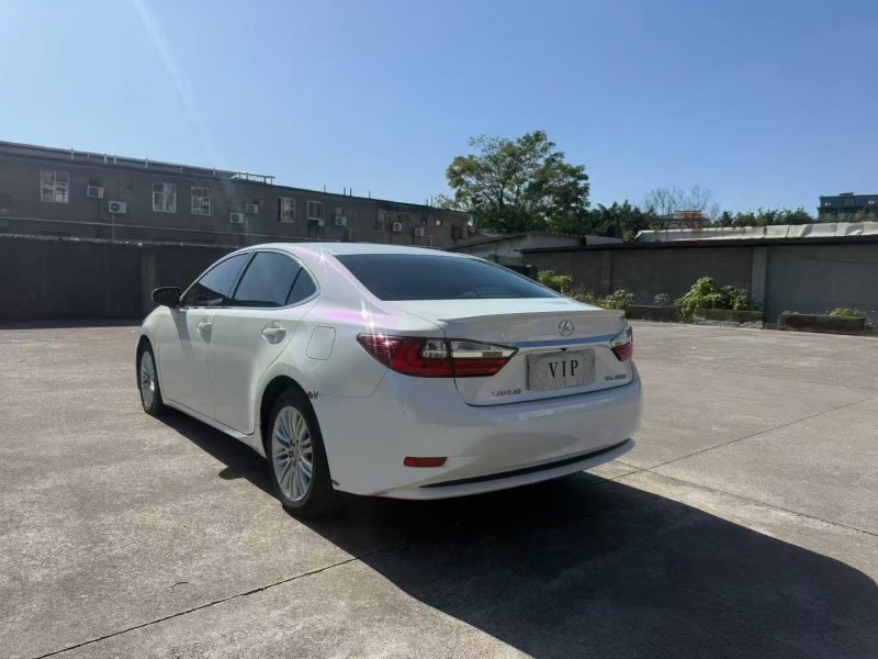 广州17年雷克萨斯ES8