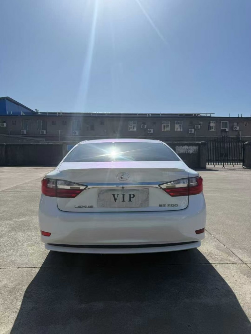 广州17年雷克萨斯ES9