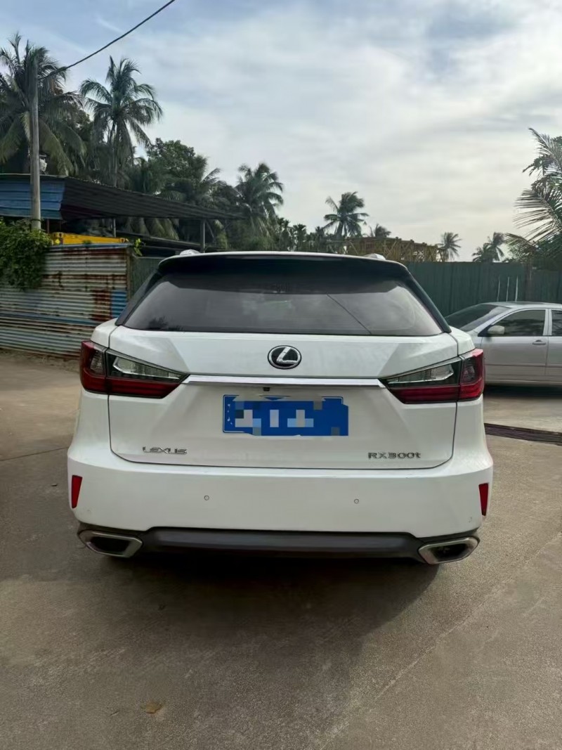 广州17年雷克萨斯RX8