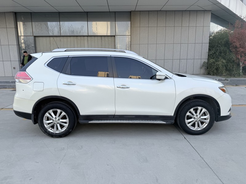 济宁15年日产奇骏5