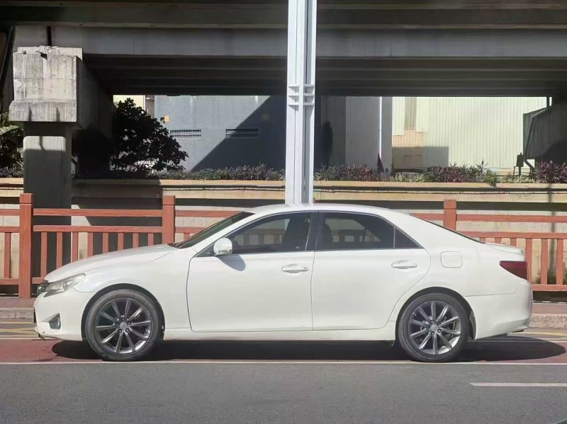 东莞14年丰田锐志7