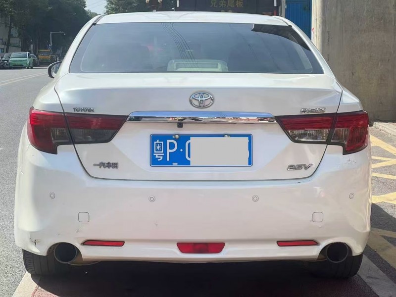 东莞14年丰田锐志9