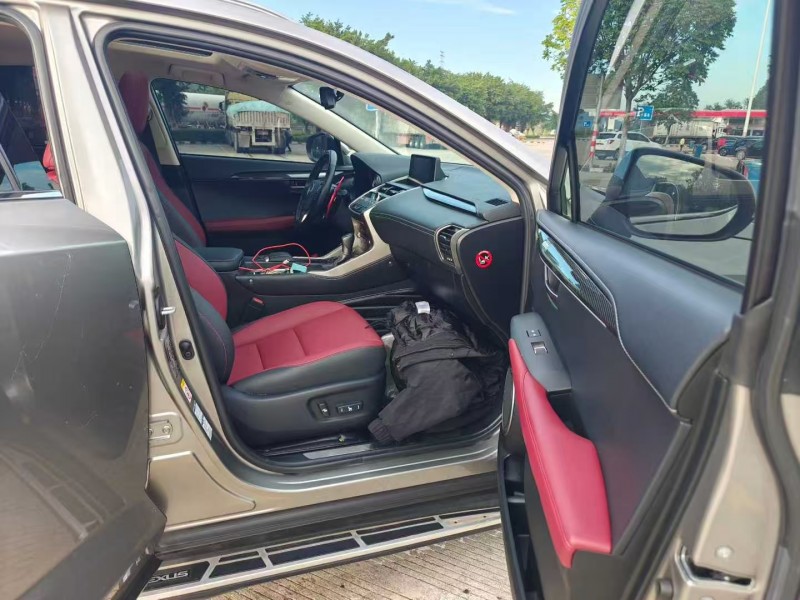 珠海19年雷克萨斯NX4