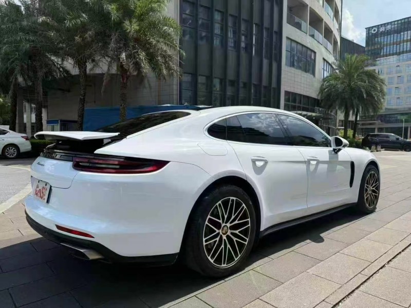 佛山18年保时捷帕拉梅拉8