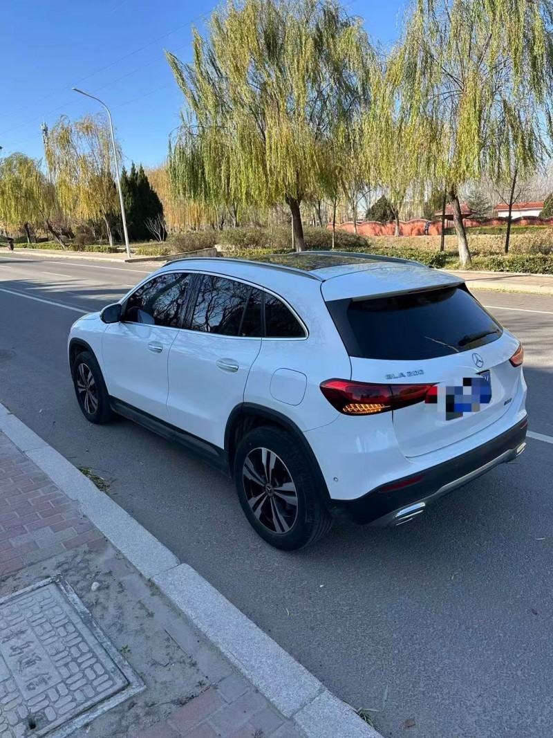 青岛22年奔驰GLA8