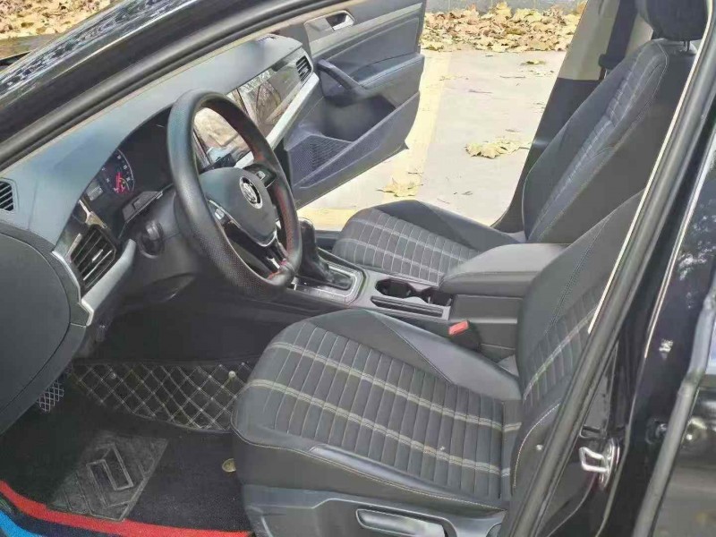 枣庄19年大众朗逸7