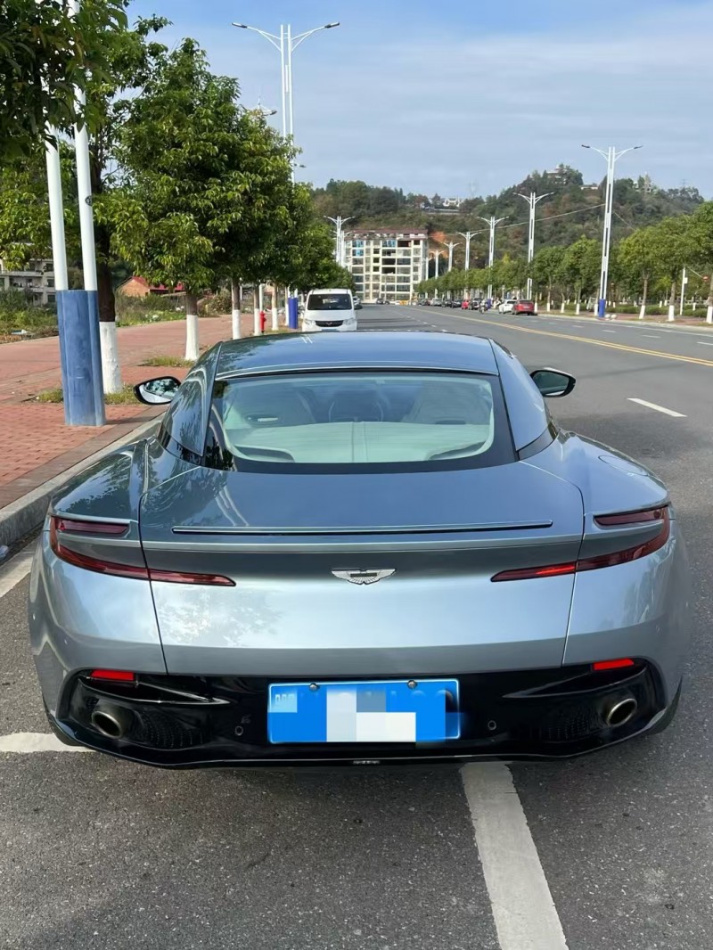 长沙19年阿斯顿·马丁DB117