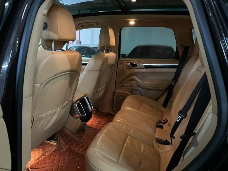 成都14年保时捷卡宴5