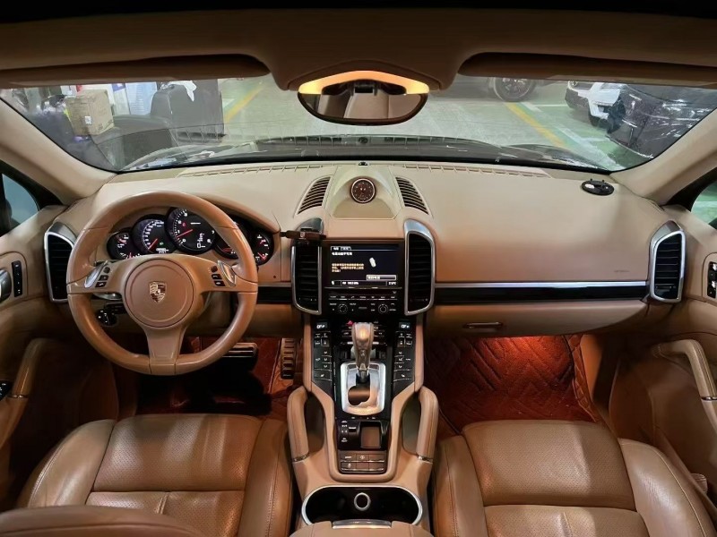 成都14年保时捷卡宴9