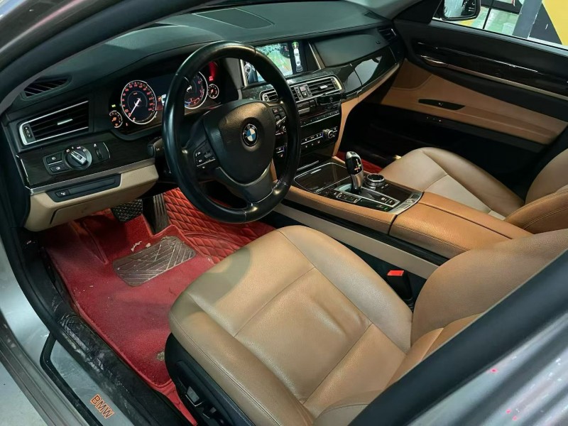 成都15年宝马7系3