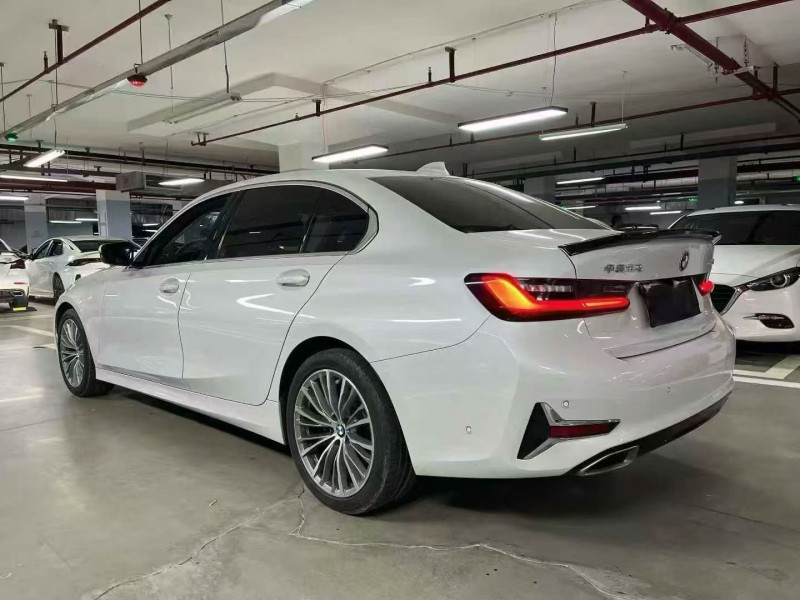 成都19年宝马3系8