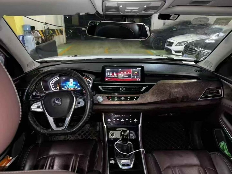 成都19年长安汽车CS758