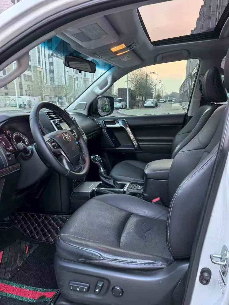 承德19年丰田普拉多4