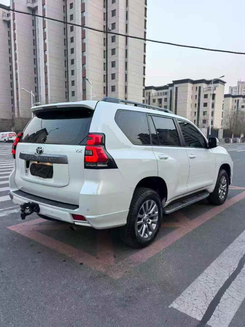 承德19年丰田普拉多8