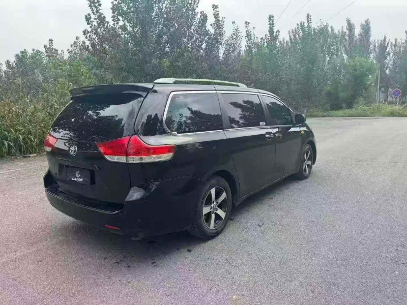 烟台17年丰田塞纳7