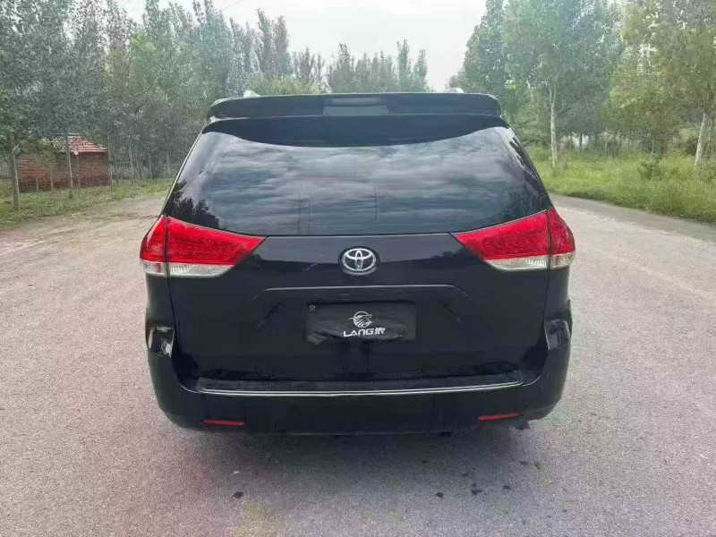 烟台17年丰田塞纳9