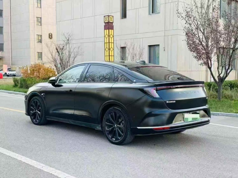 济宁21年极狐汽车阿尔法7