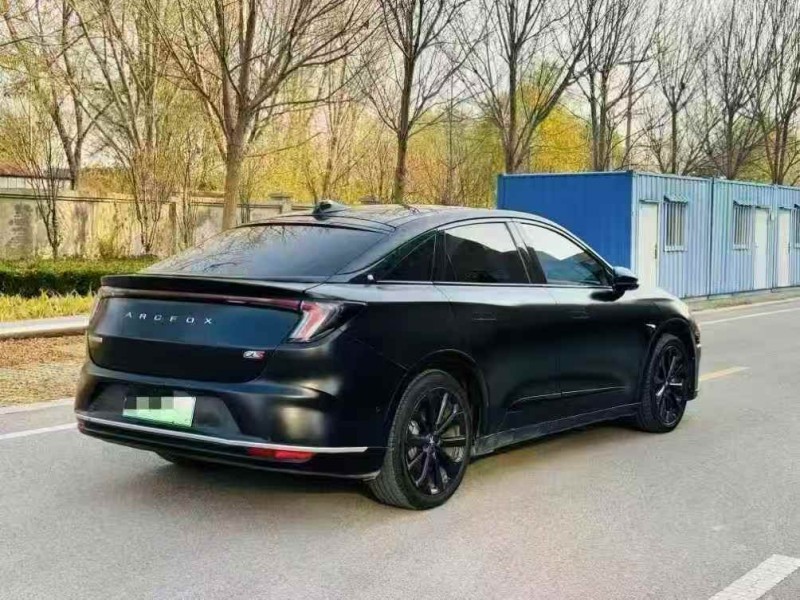 济宁21年极狐汽车阿尔法8