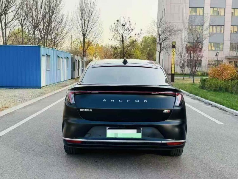 济宁21年极狐汽车阿尔法9