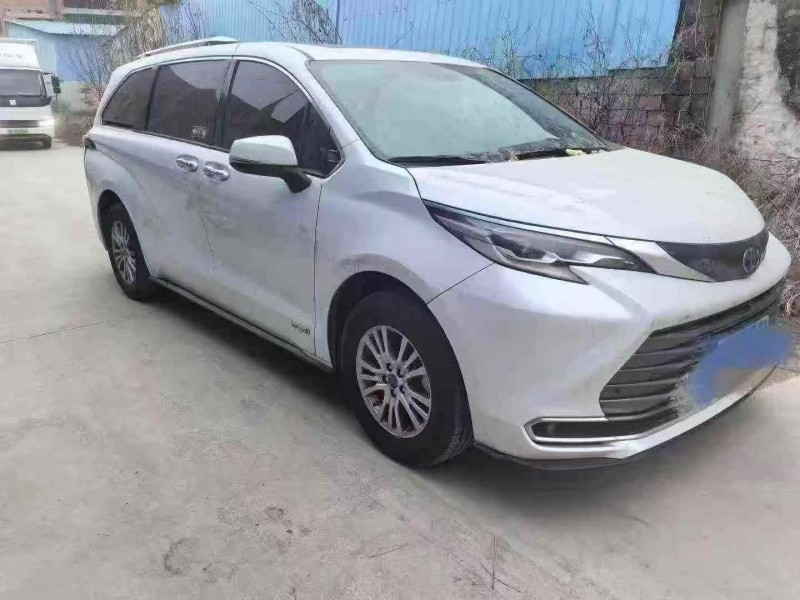 枣庄23年丰田塞纳2