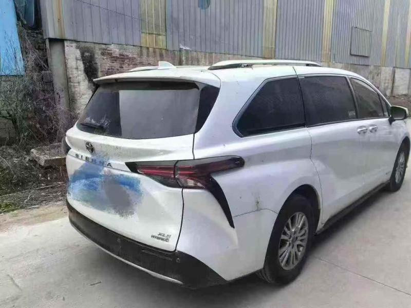 枣庄23年丰田塞纳4