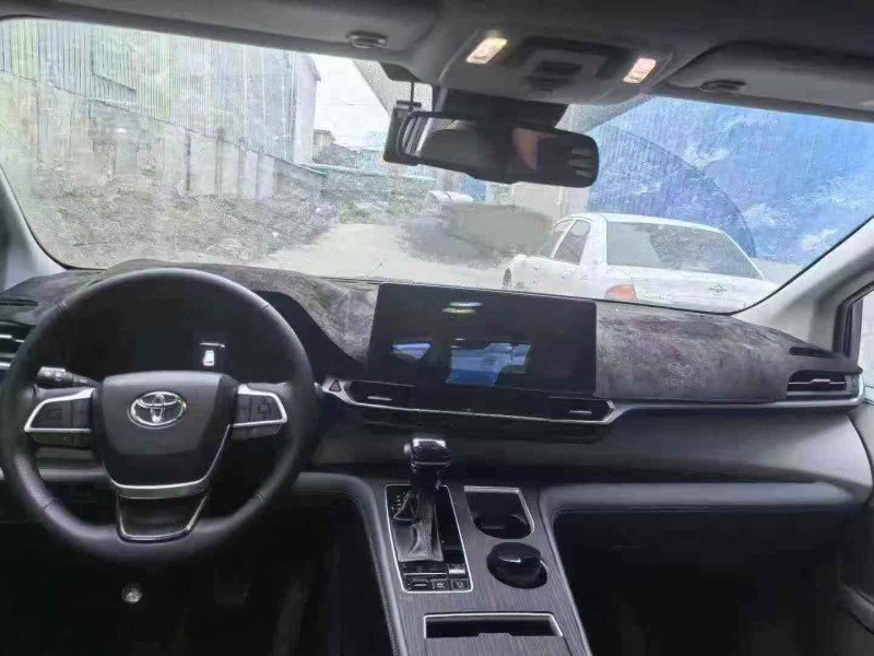 枣庄23年丰田塞纳6