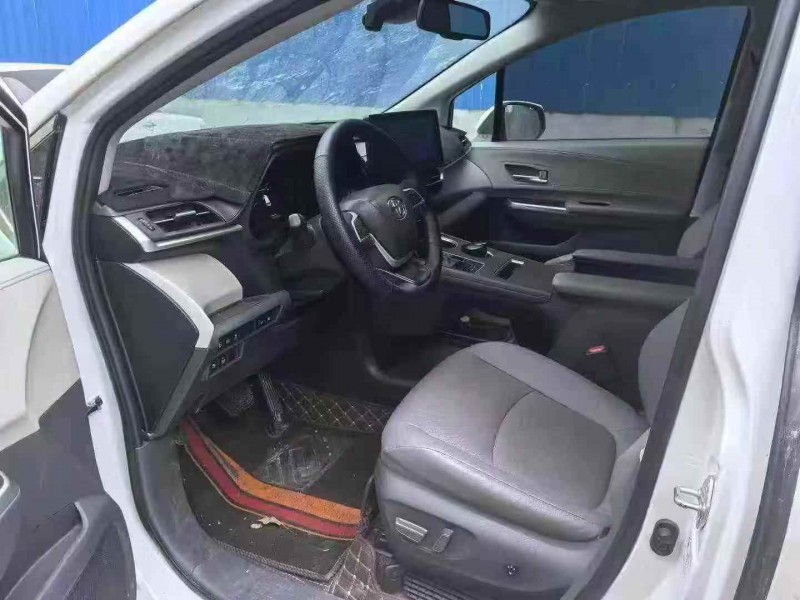 枣庄23年丰田塞纳7