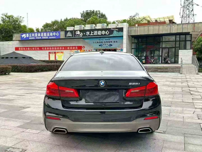 重庆20年宝马5系8