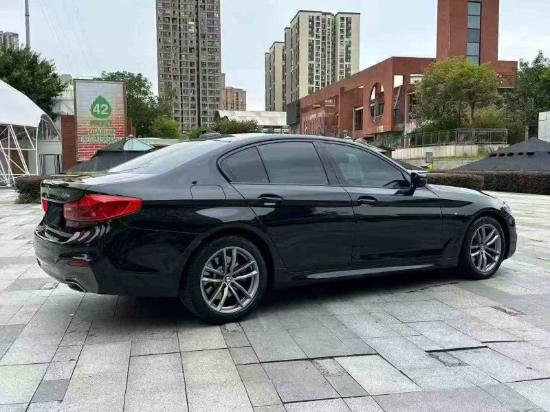 重庆20年宝马5系9